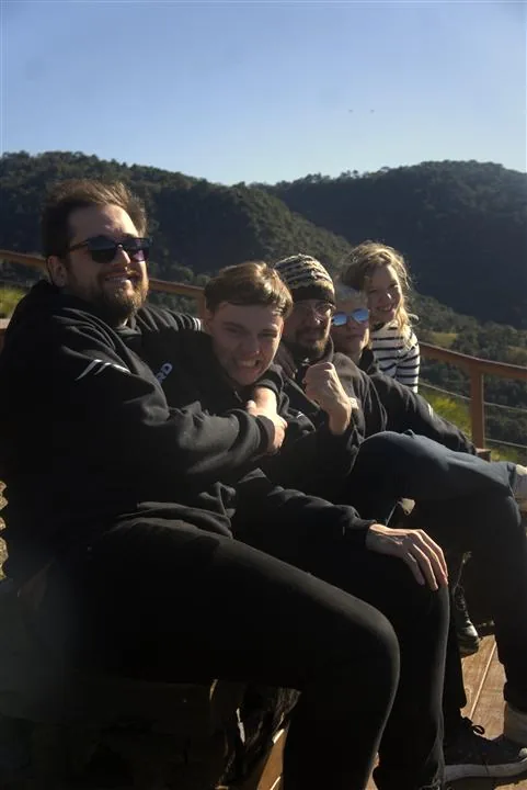 Rafaella com amigos e família